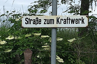 Straßenschild in Zittau mit dem Namen Straße zum Karftwerk, Foto: Sophia Littkopf