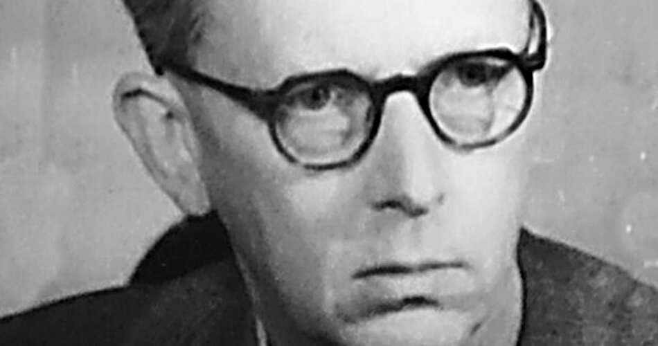 Das Foto von ca. 1950 zeigt den Architekten Bernhard Sturtzkopf, einen Mann mittleren Alters mit Brille, Geheimratsecken und ernstem Blick.