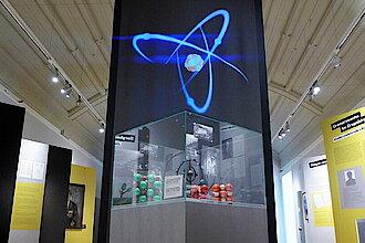 Blick in die Ausstellung "Mythos Atom" im Stadt- und Bergbaumuseum Freiberg