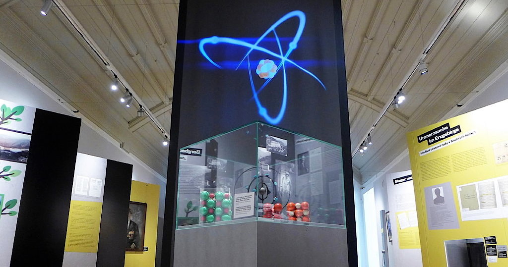 Blick in die Ausstellung "Mythos Atom" im Stadt- und Bergbaumuseum Freiberg